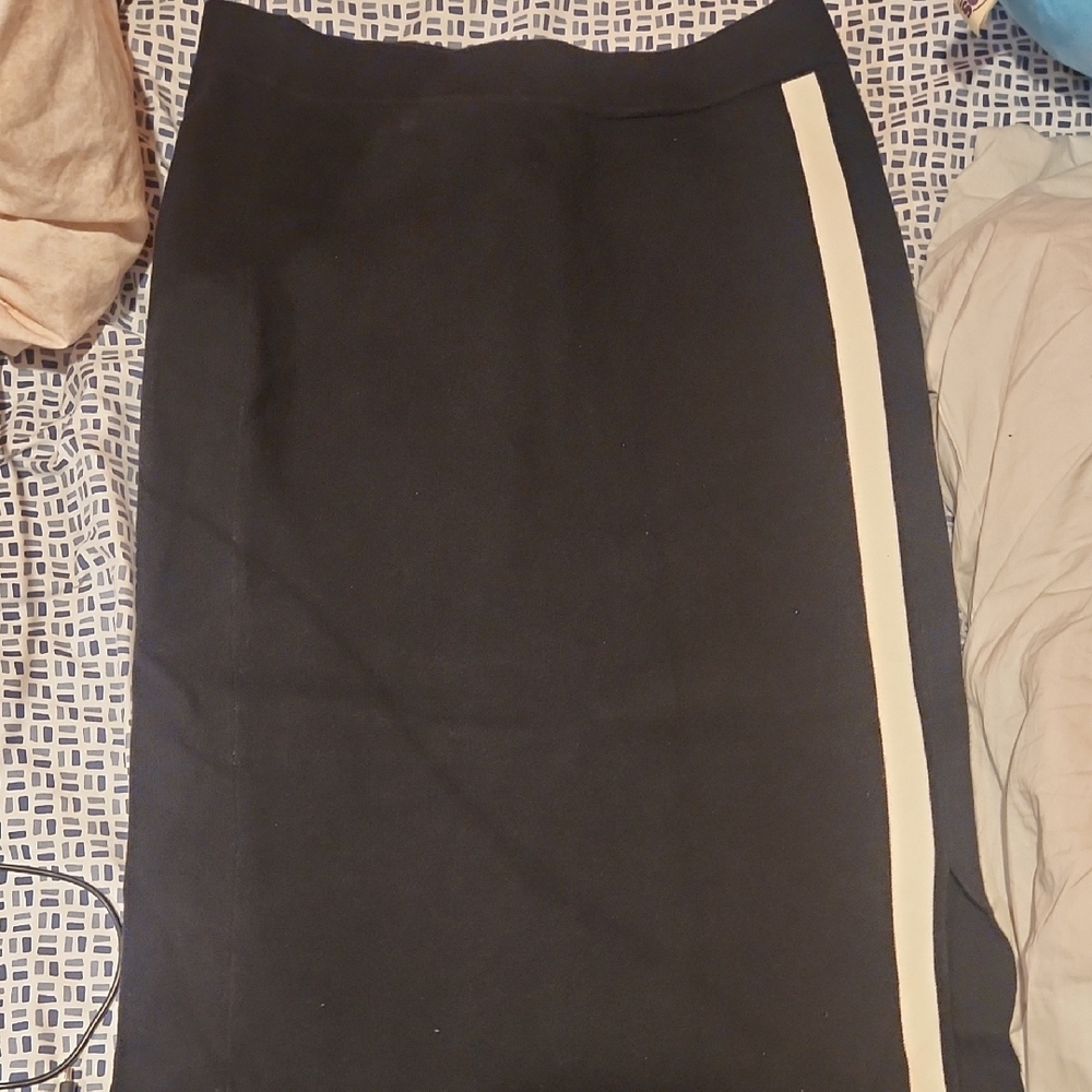 Chic Black and Cream Midi Skirt